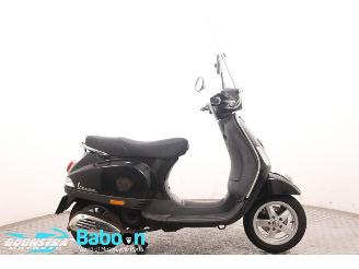 Schade scooter Vespa  LXV 50 25KM 2010/4