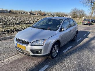 Ford Focus 2.0-16V Ghia picture 2