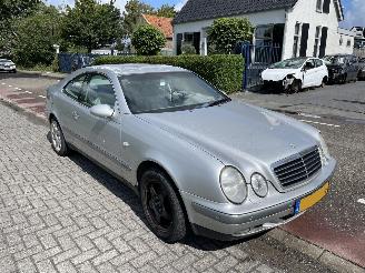 uszkodzony samochody osobowe Mercedes CLK 2.0 - 16V Coupe 1999/5