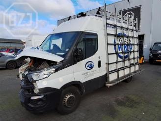 uszkodzony samochody osobowe Iveco New Daily New Daily VI, Van, 2014 33S12, 35C12, 35S12 2018/5