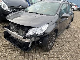 uszkodzony samochody ciężarowe Peugeot 2008 1.2 PureTech BlueLine   ( 13298 Km !!! ) 2017/1