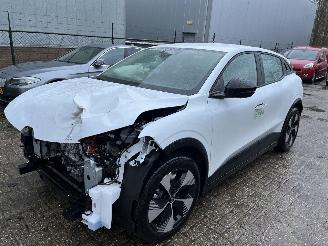 damaged commercial vehicles Renault Mégane E-Tech Optimum Charge Equilibre  160 kW/60 kWh 2023/8