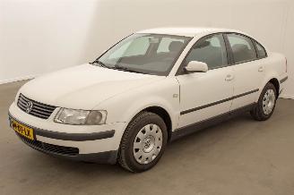 škoda osobní automobily Volkswagen Passat 1.9 TDI Trendline Airco 2000/1