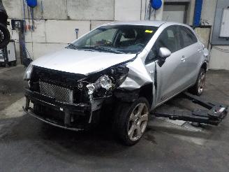 Auto incidentate Kia Rio Rio III (UB) Hatchback 1.2 CVVT 16V (G4LA5) [63kW]  (09-2011/12-2017) 2012/1