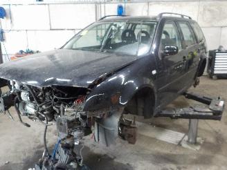 uszkodzony samochody osobowe Volkswagen Bora Bora Variant (1J6) Combi 2.3 V5 (AGZ) [110kW]  (05-1999/10-2000) 2000