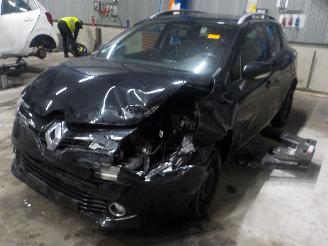 damaged passenger cars Renault Clio Clio IV Estate/Grandtour (7R) Combi 5-drs 1.5 Energy dCi 75 FAP (K9K-6=
12) [55kW]  (01-2013/08-2021) 2015/6