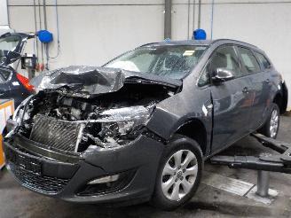 damaged passenger cars Opel Astra Astra J Sports Tourer (PD8/PE8/PF8) Combi 1.6 CDTI 16V (B16DTL(Euro 6)=
) [81kW]  (02-2014/10-2015) 2015/11
