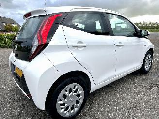 Toyota Aygo Gereserveerd 1.0 VVT-i 72pk X-Play 5drs - 31dkm nap - camera - airco - cruise - aux - usb - bleutooth - stuurbediening picture 4