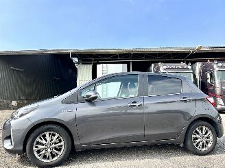 Coche accidentado Toyota Yaris 1.5 Hybrid 87pk automaat Dynamic 5drs - nap - line + front assist - camera - keyless entry + start - clima - cruise contr 2019/12