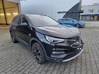Schadeauto Opel Grandland ULTIMATE 147KW  AWD  HYBRIDE AUTOMAAT 2020/10